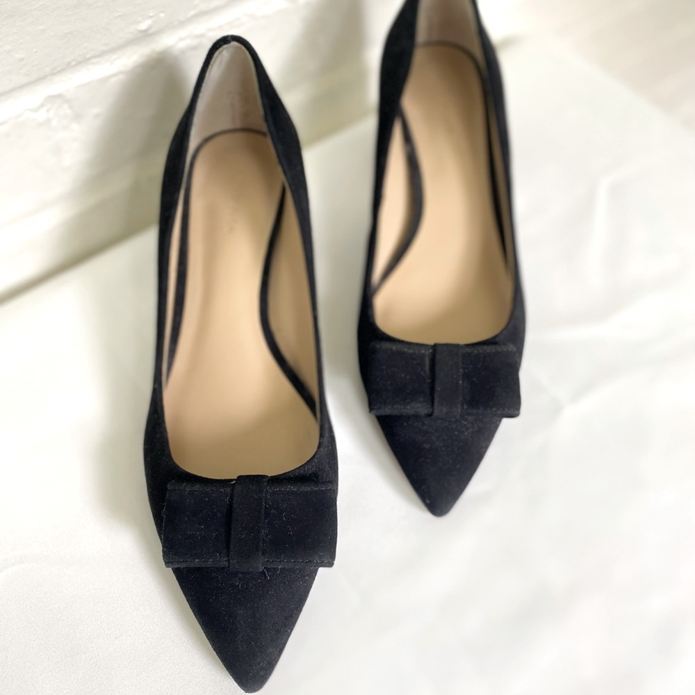 Ann Taylor Bow Block Heel Suede Pumps, Like New!